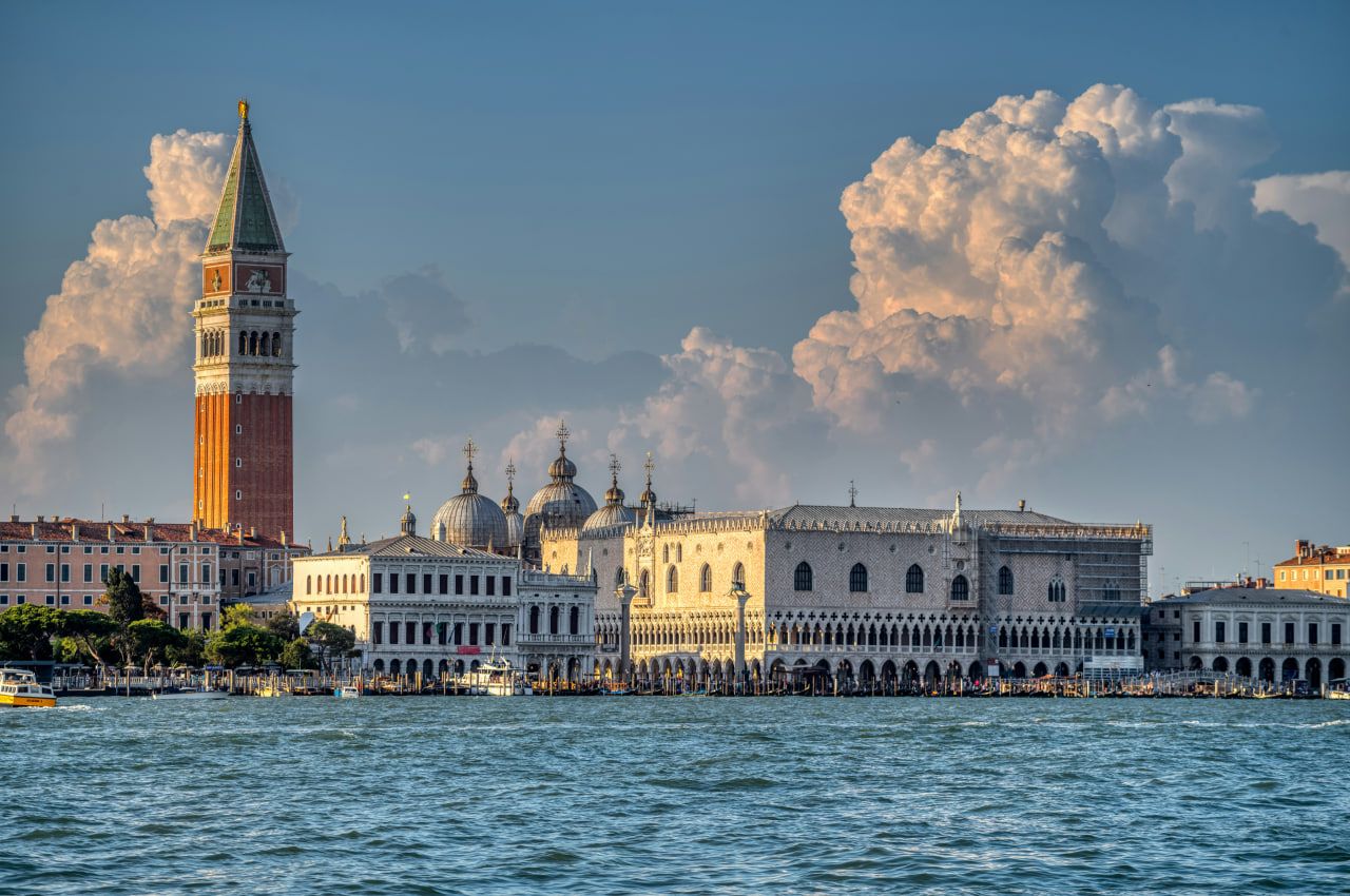 How much does it cost to courier from Canada to Italy?