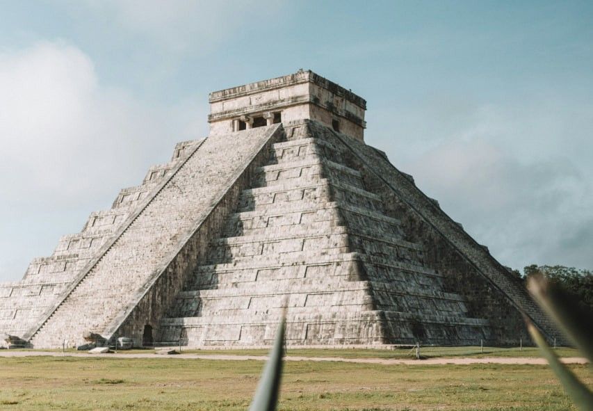 How much does it cost to courier from Canada to Mexico?