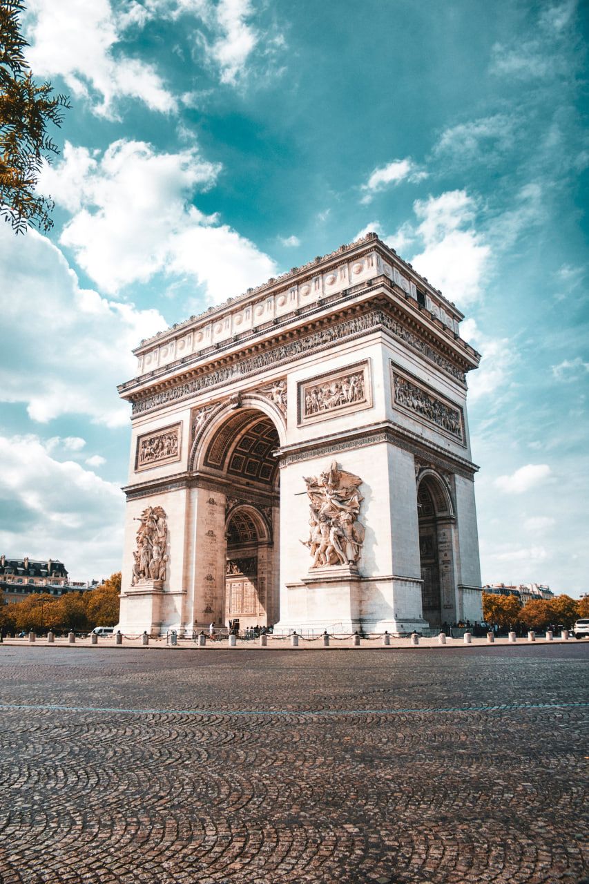 How to ship a package from Canada to France