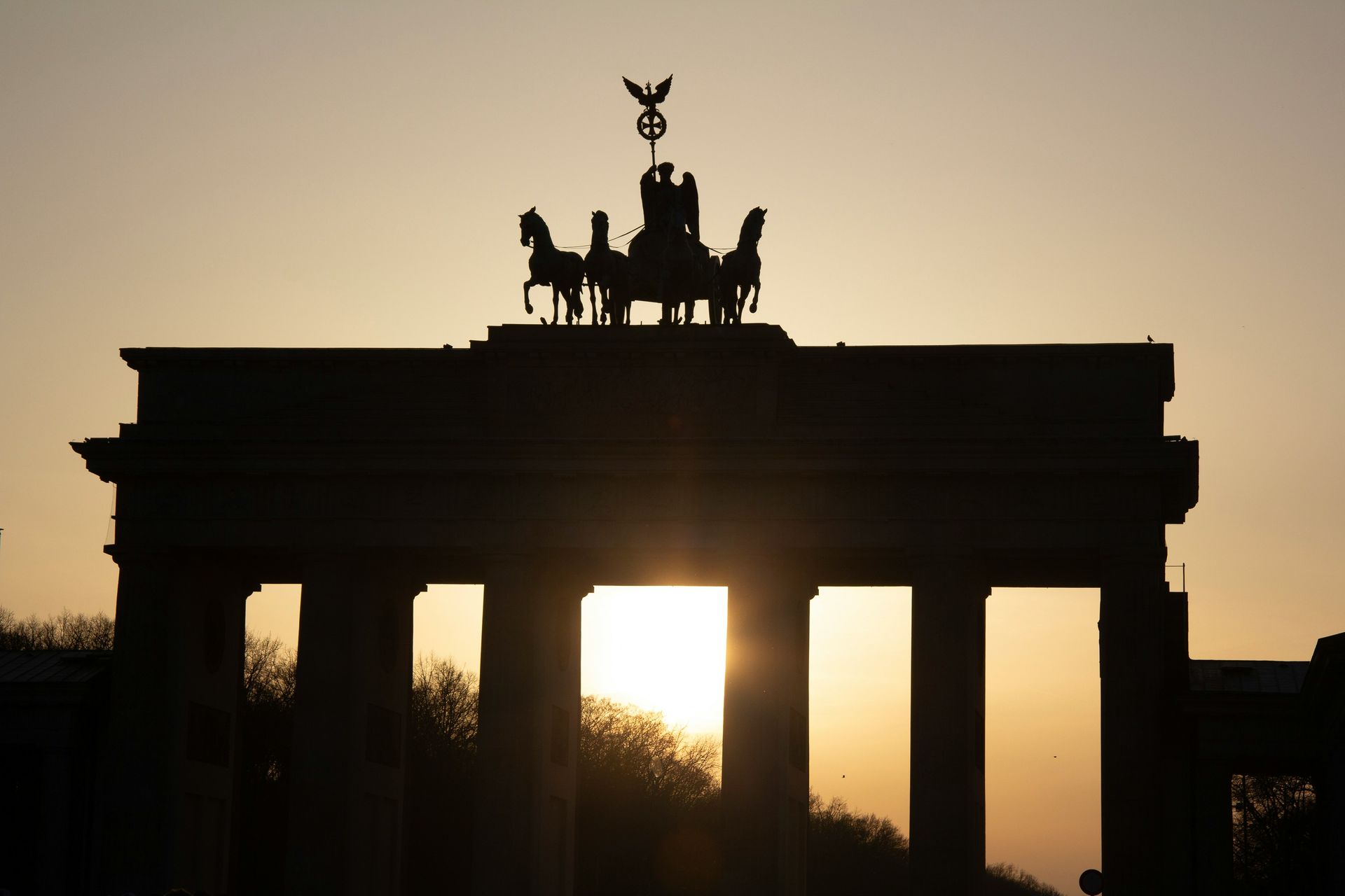 How to ship a package from Canada to Germany How to ship a package from Canada to Germany