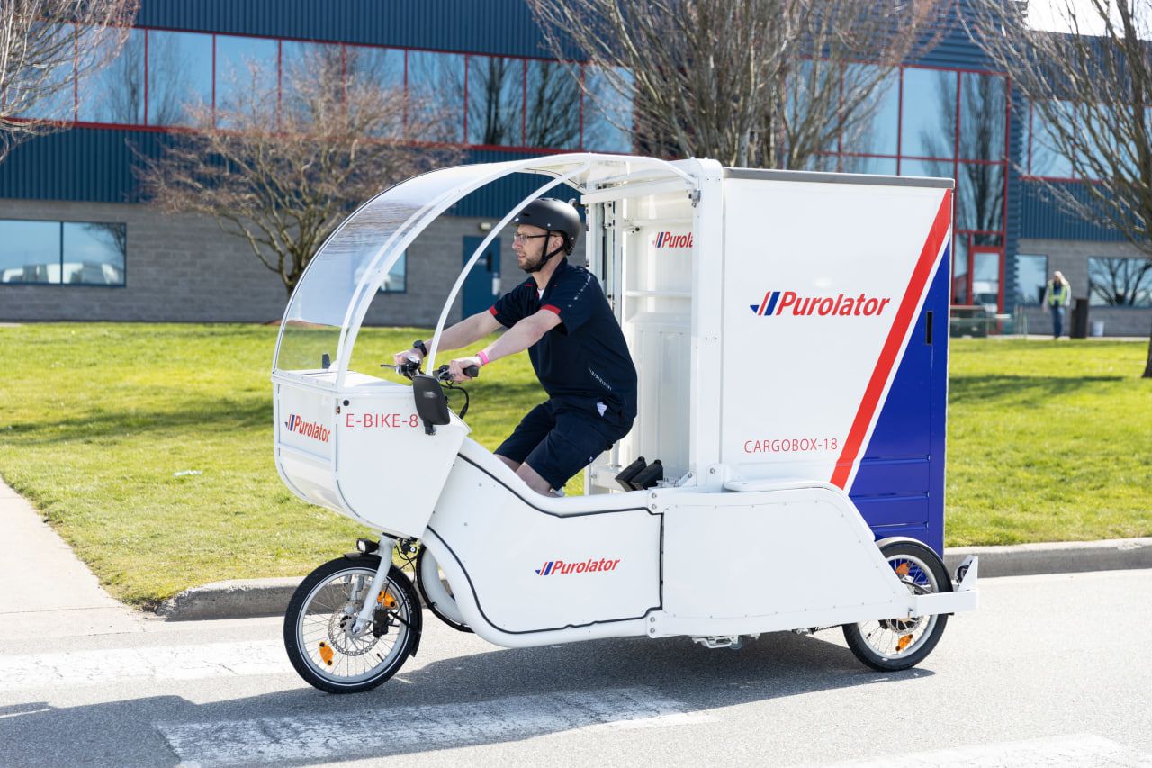 What is Purolator’s 2025 holiday shipping schedule?