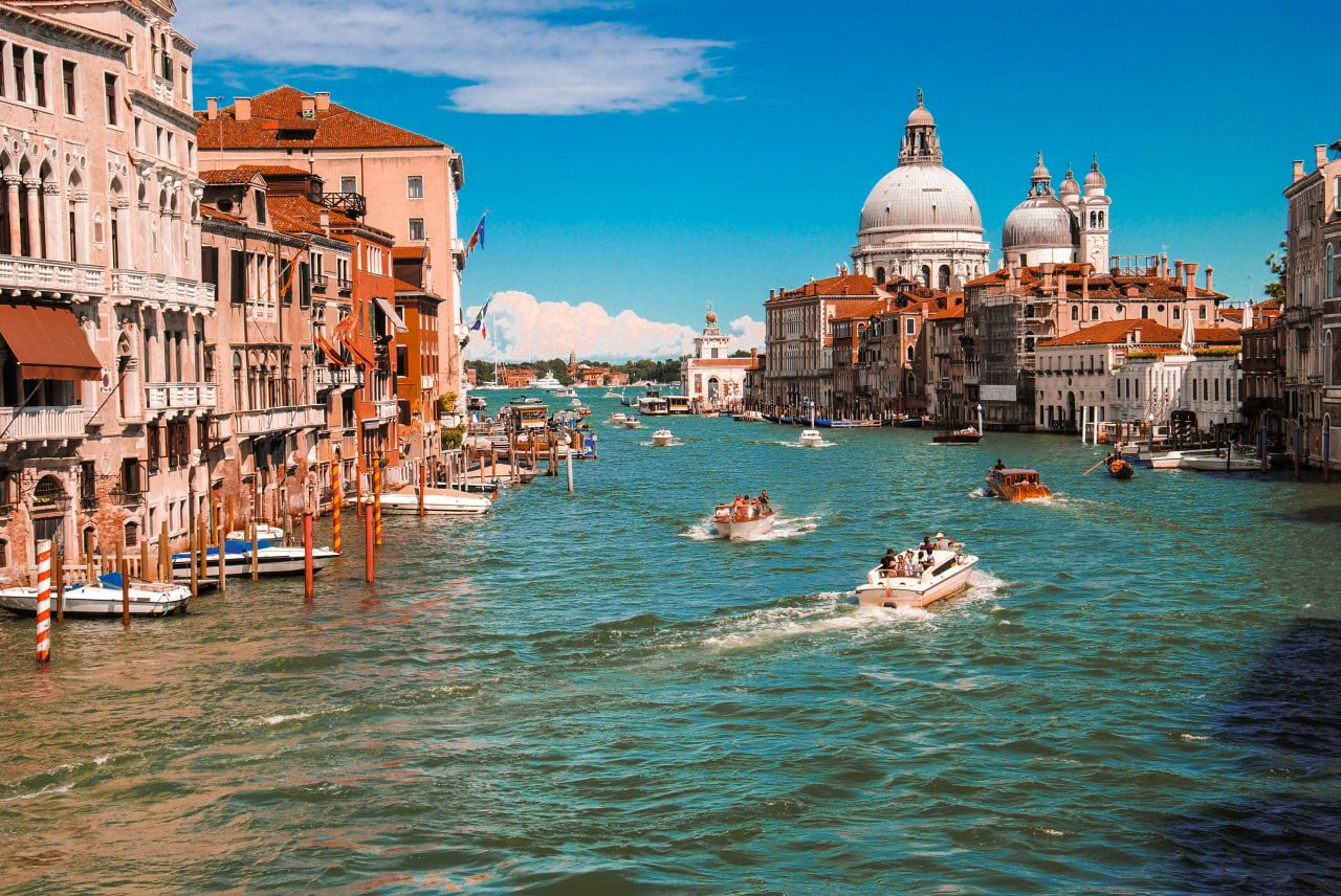 What is the cheapest way to ship a package from Canada to Italy?