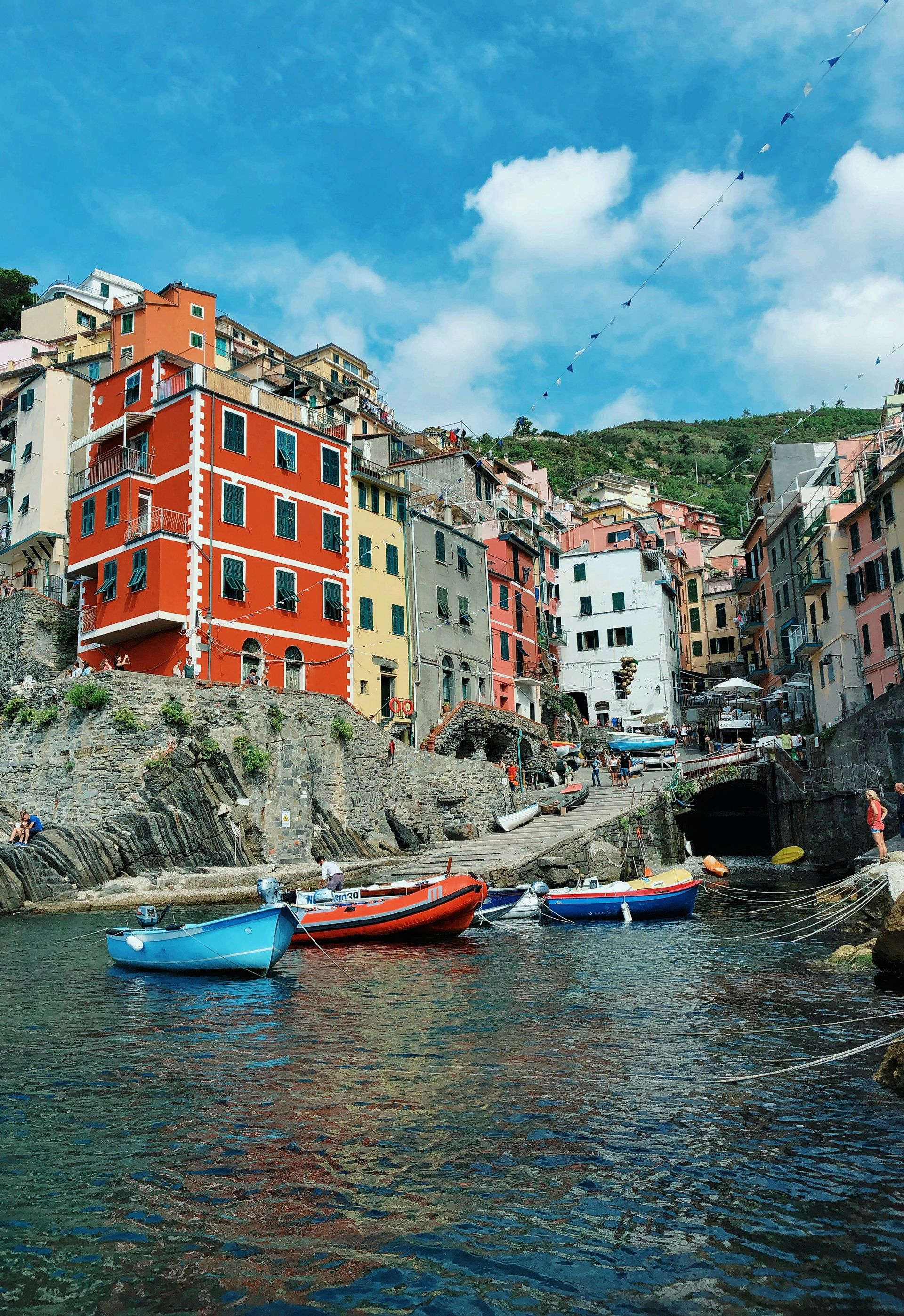 Can I ship to Italy with FedEx?