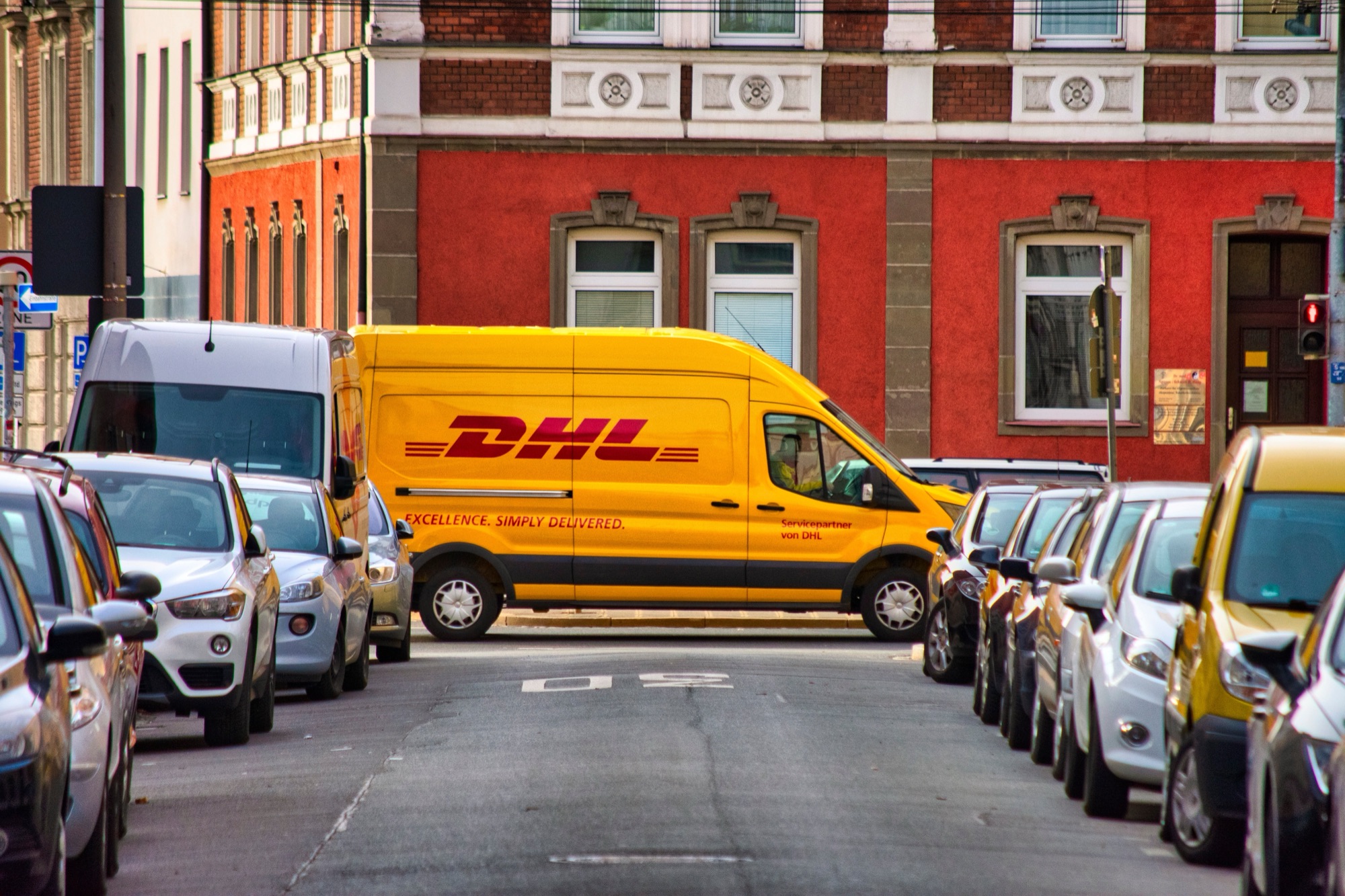 DHL package tracking