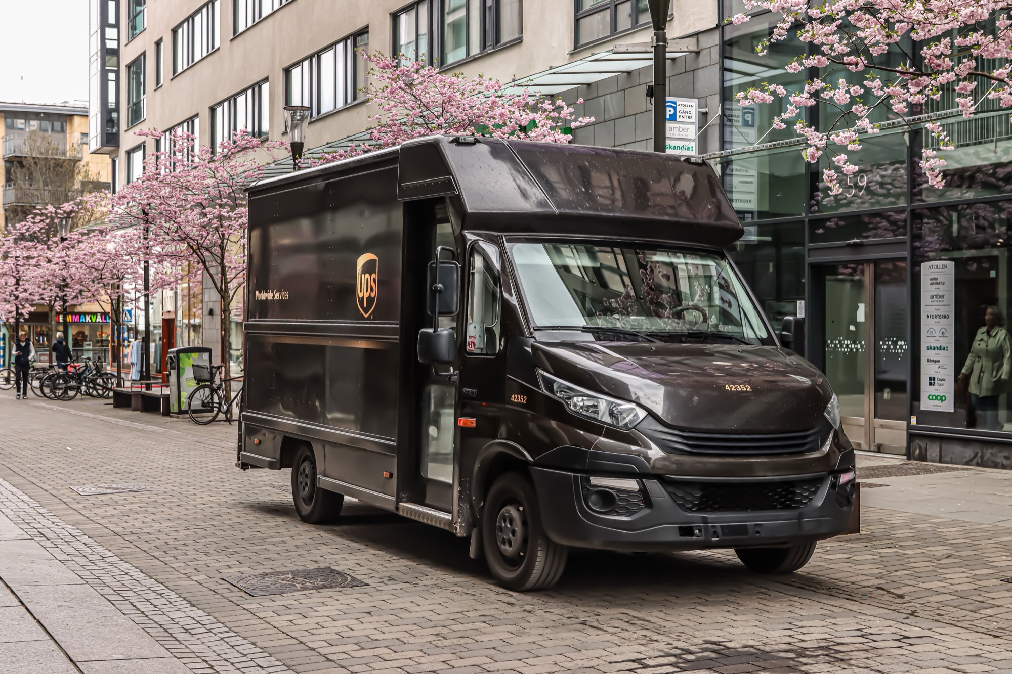 UPS shipping in Canada